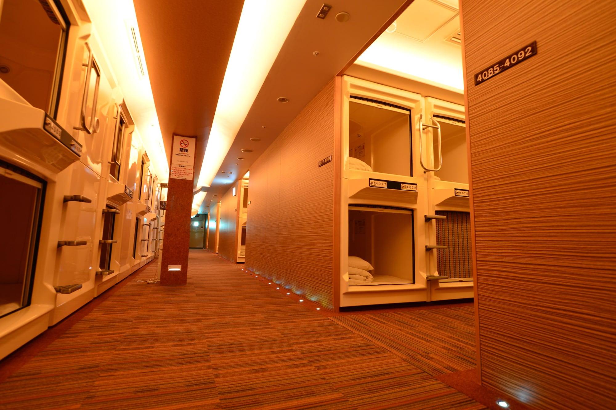 Capsule Inn Osaka - Caters To Men Eksteriør billede