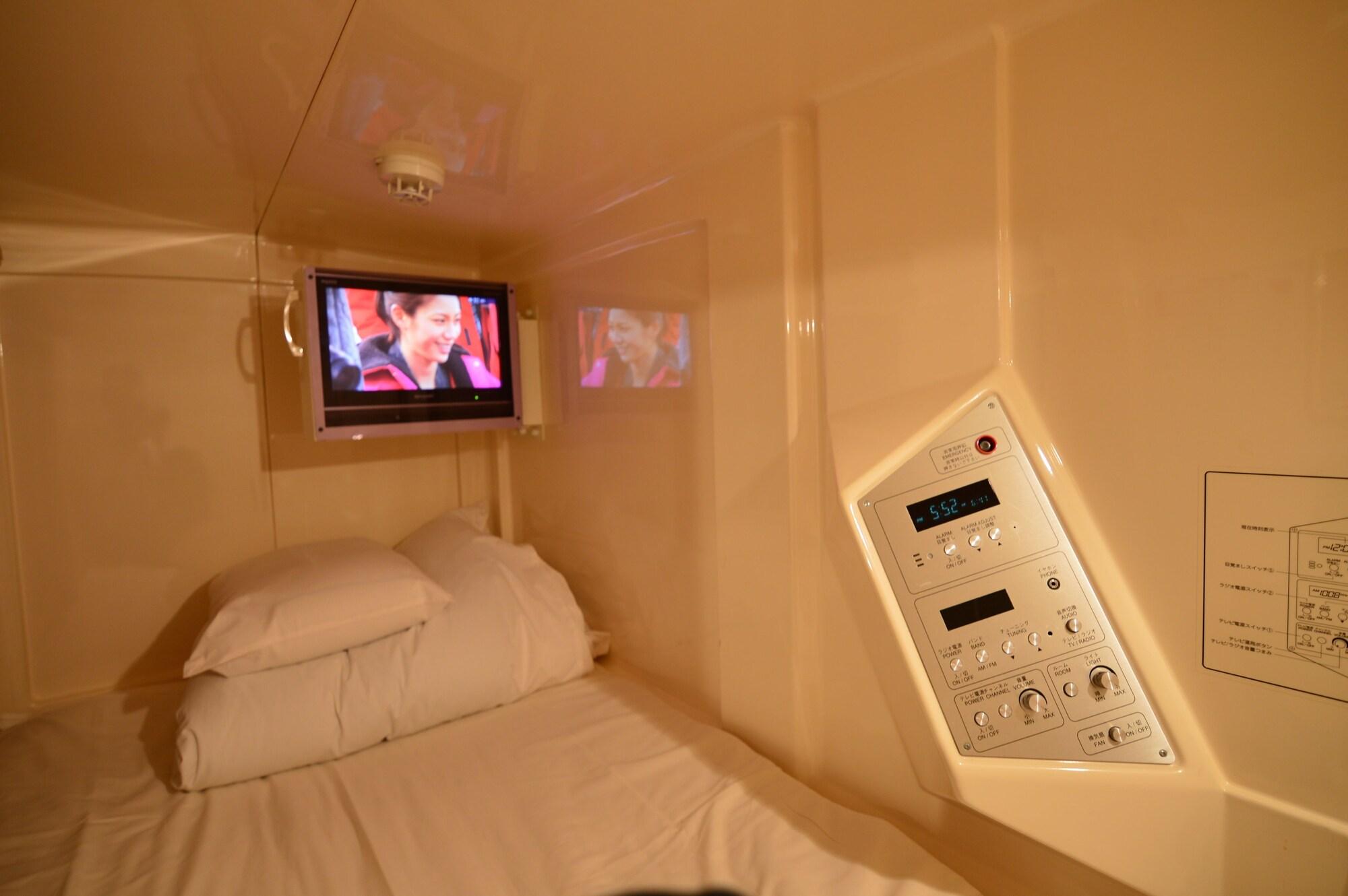 Capsule Inn Osaka - Caters To Men Eksteriør billede