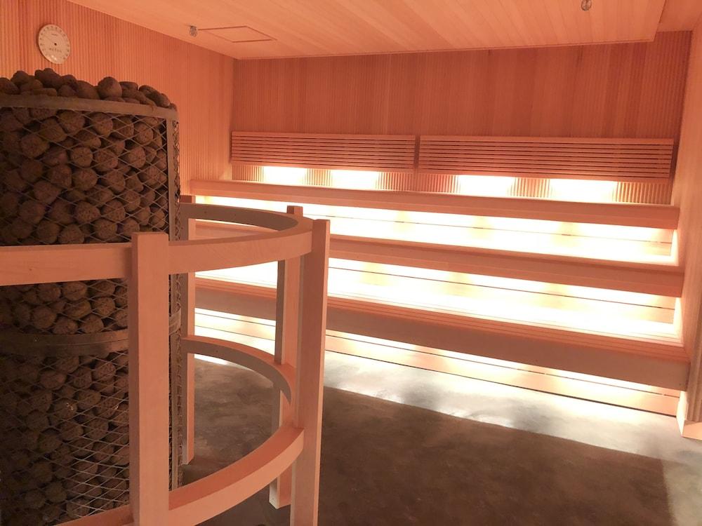 Capsule Inn Osaka - Caters To Men Eksteriør billede