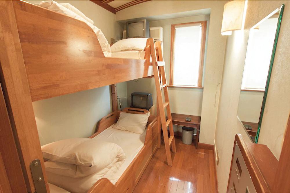 Capsule Inn Osaka - Caters To Men Eksteriør billede
