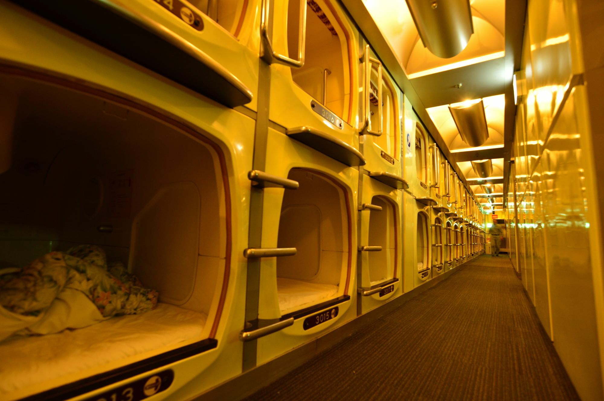 Capsule Inn Osaka - Caters To Men Eksteriør billede